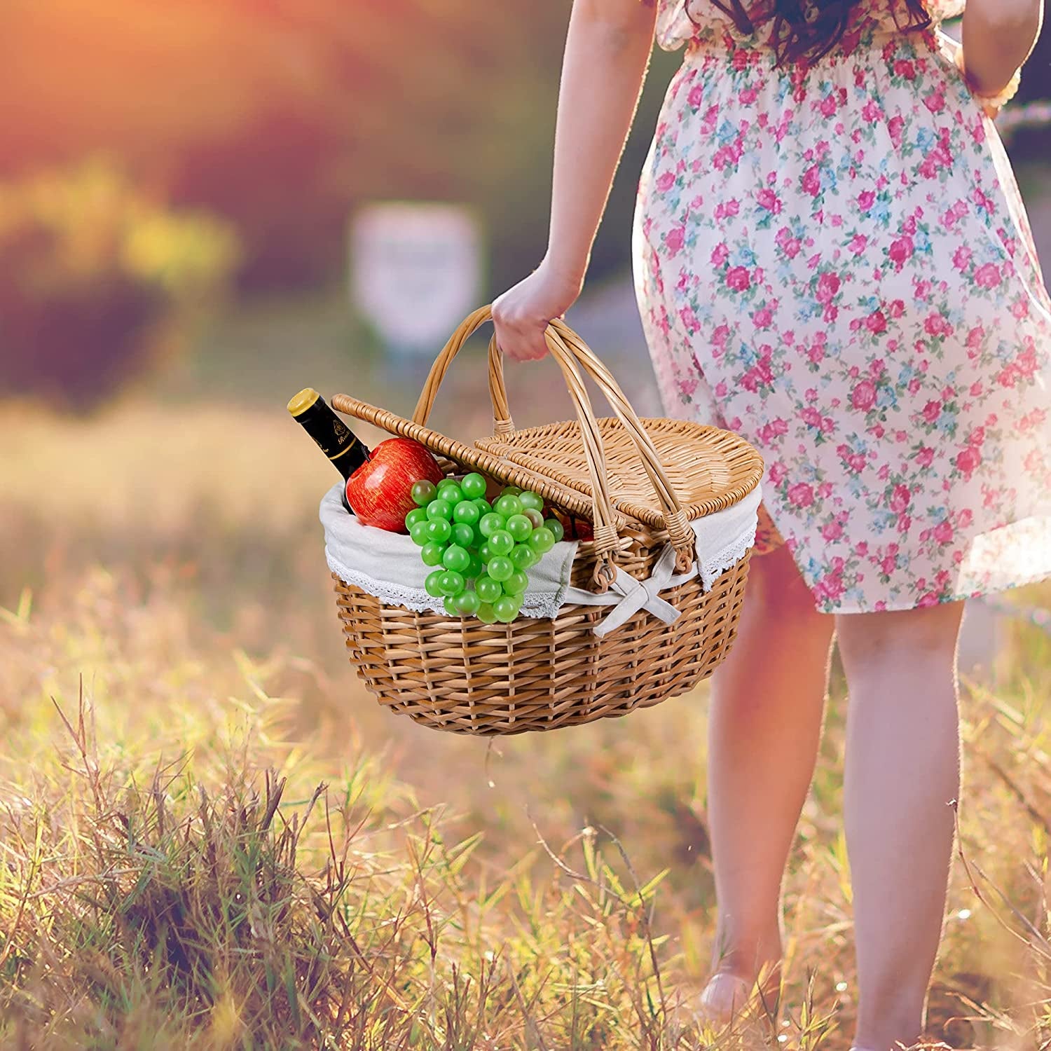 Large Wicker Picnic Basket with Lid and Handle Sturdy Woven Body with Washable Lining